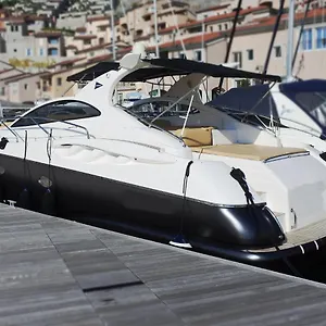 Yacht 22m Nuit Insolite Au Vieux Port, Bateau-hôtel